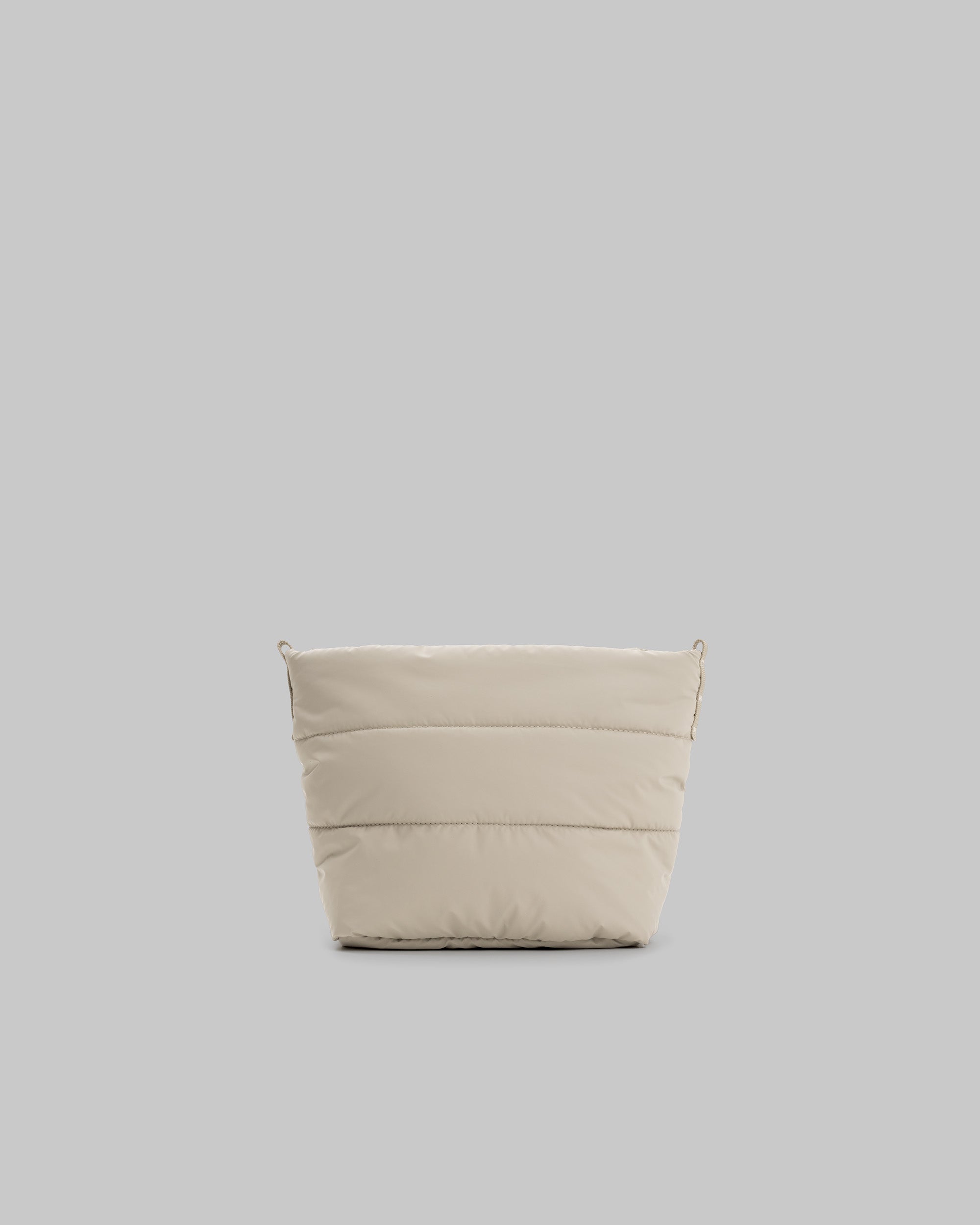 Besace in taupe padded fabric with horizontal stitching and side attachment loops, shown against a light grey background.