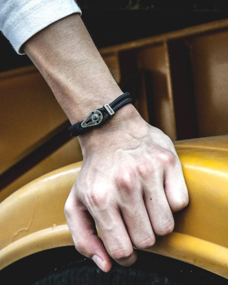 Yosemite / Black Solid / Raw Brass