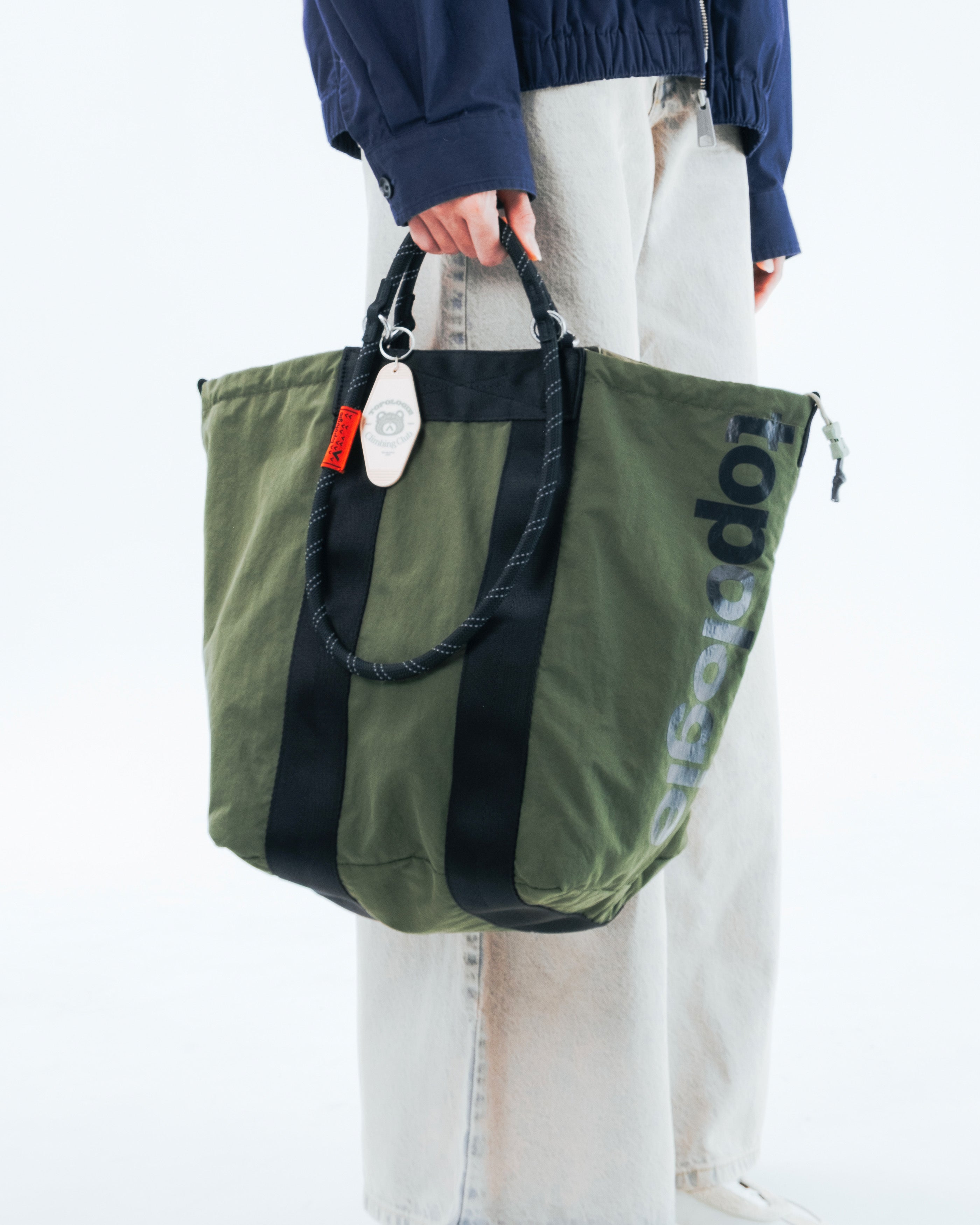 Summit Tote Medium – Topologie