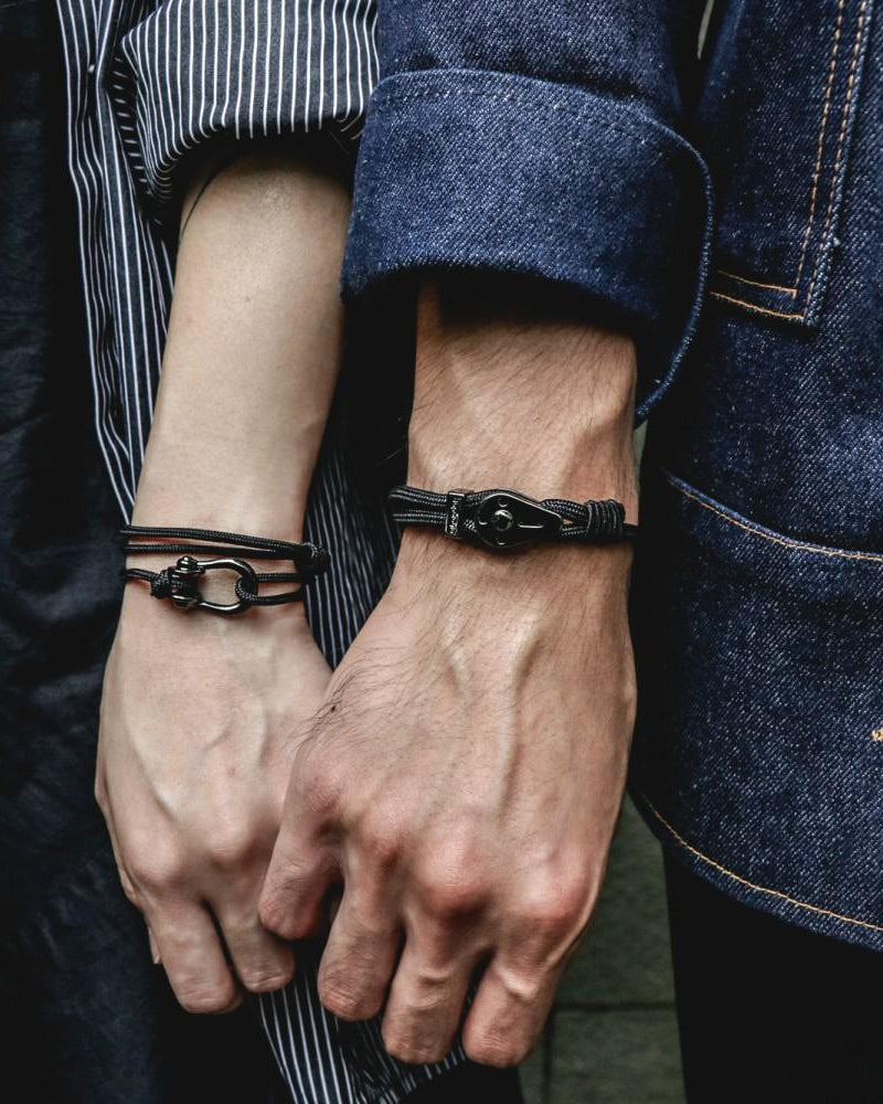 Yosemite / Black Solid / Chrome Black