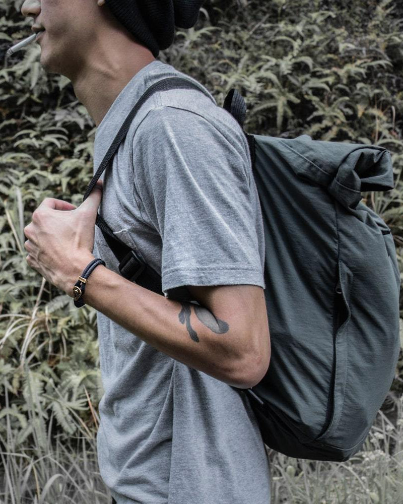 Yosemite / Navy Solid / Raw Brass