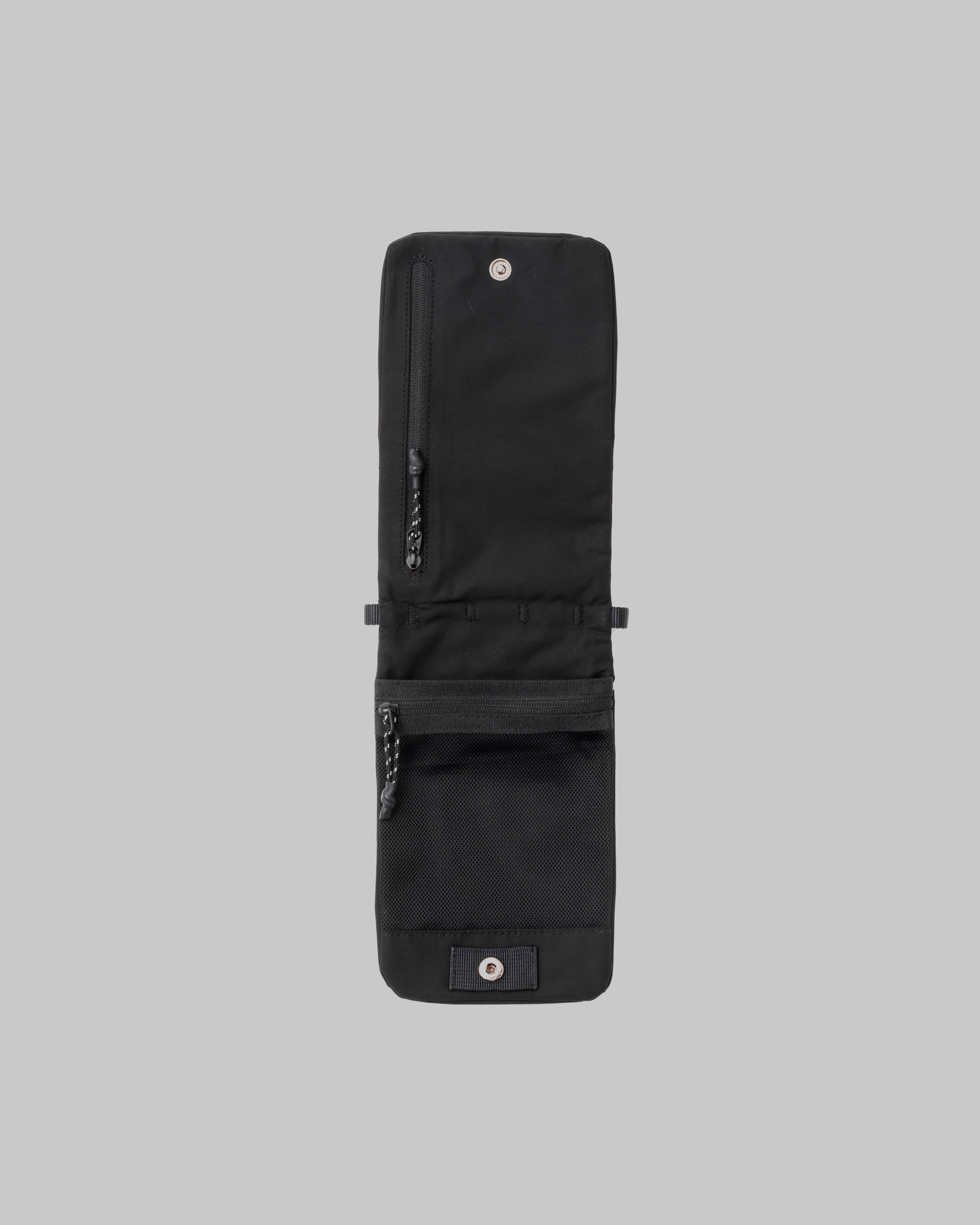 PhoneSacocheBlack_Packshot1_ef