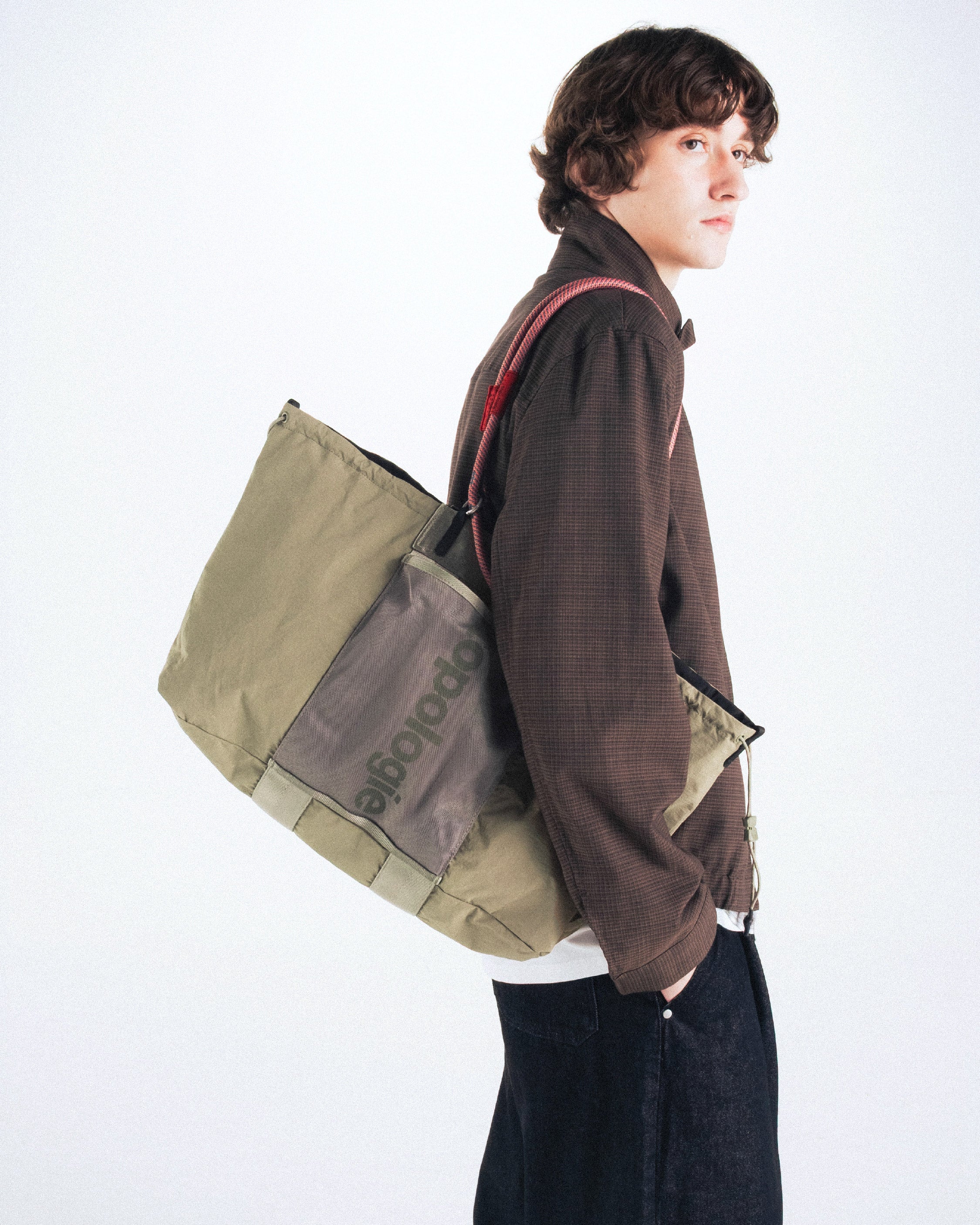 Summit Tote Wide Medium – Topologie