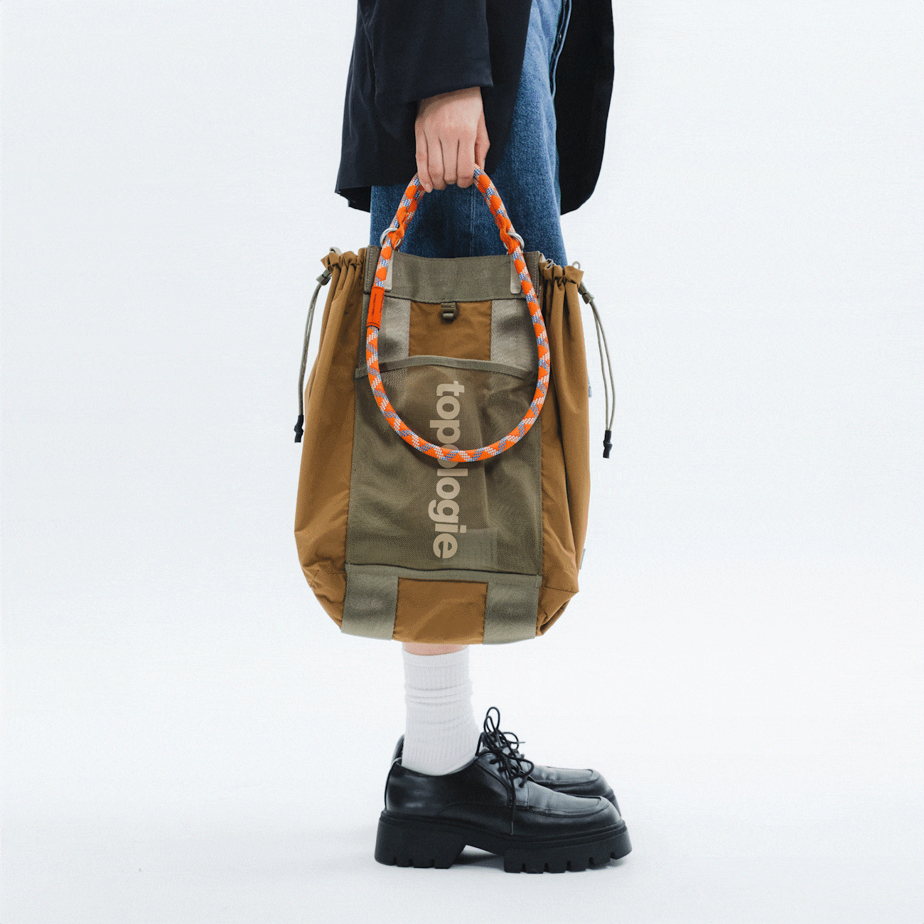 Summit Tote Medium – Topologie