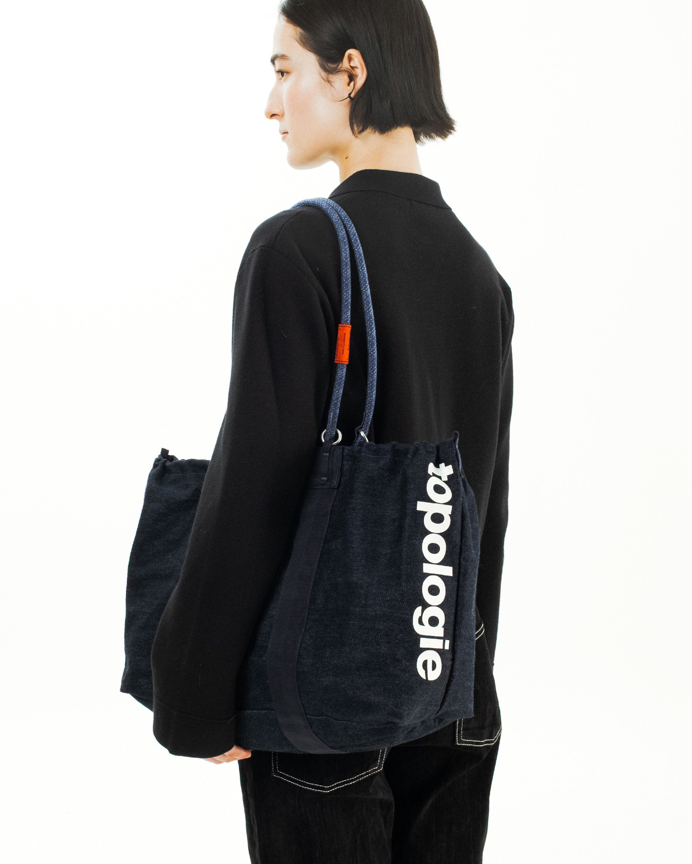 Summit Tote Wide Medium – Topologie